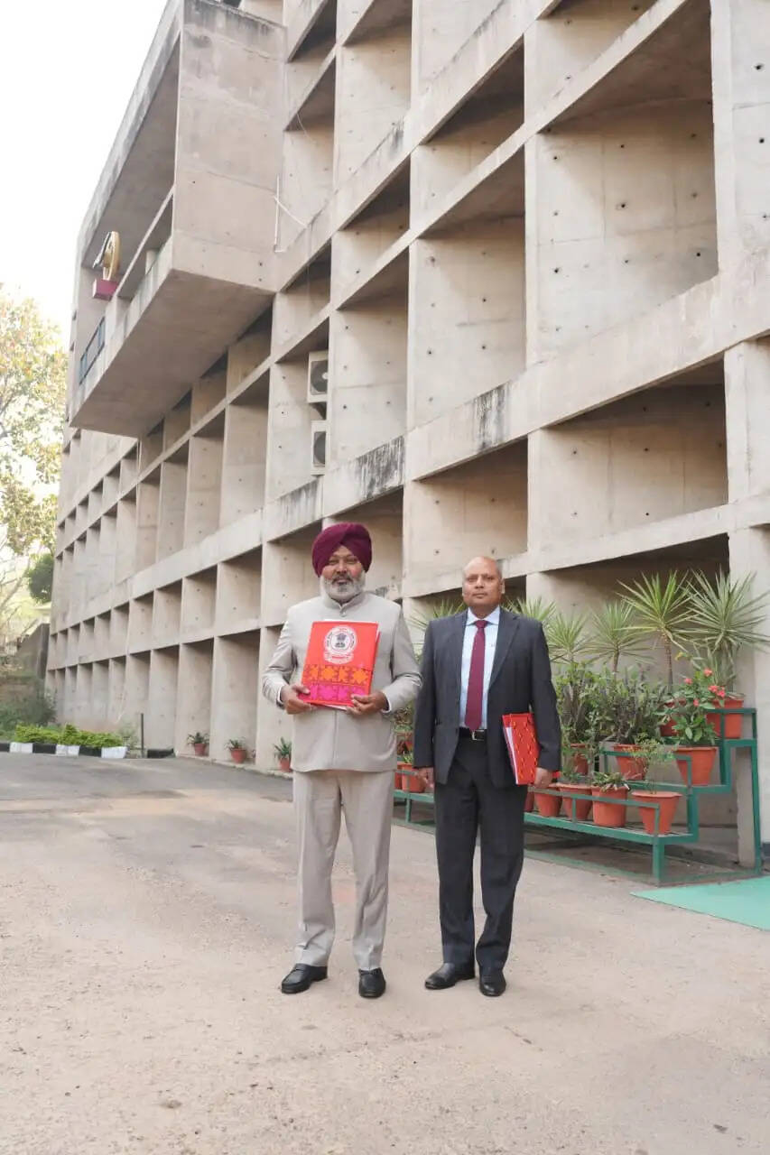 पंजाब में सामान्य महिलाओं को एक हजार व दलित महिलाओं को 1500 रुपये मासिक भत्ता मिलेगा