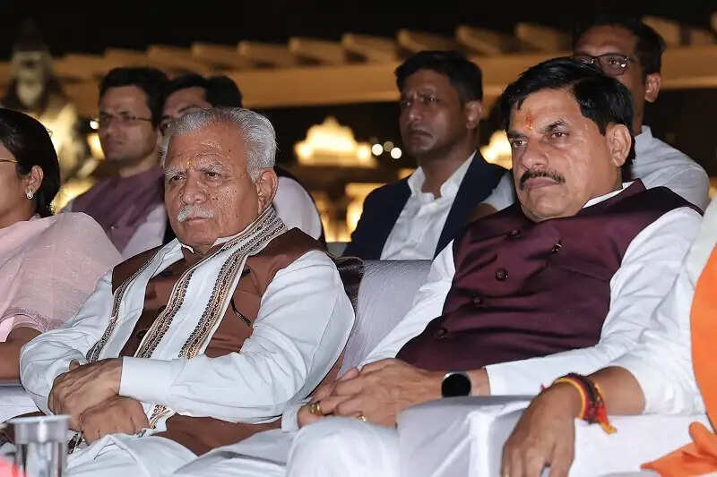 केंद्रीय मंत्री मनोहर लाल ने उज्जैन में महाकाल महालोक का अवलोकन किया, लाइट एंड साउंड शो देखा