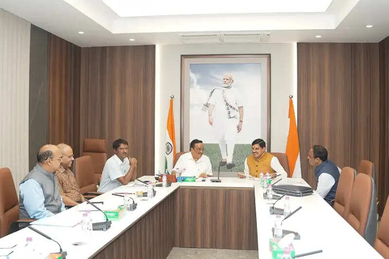 लोकसभा अध्यक्ष बिरला से मिले मप्र के मुख्यमंत्री, लोकतांत्रिक परंपराओं एवं जनहित के मुद्दों पर हुई चर्चा