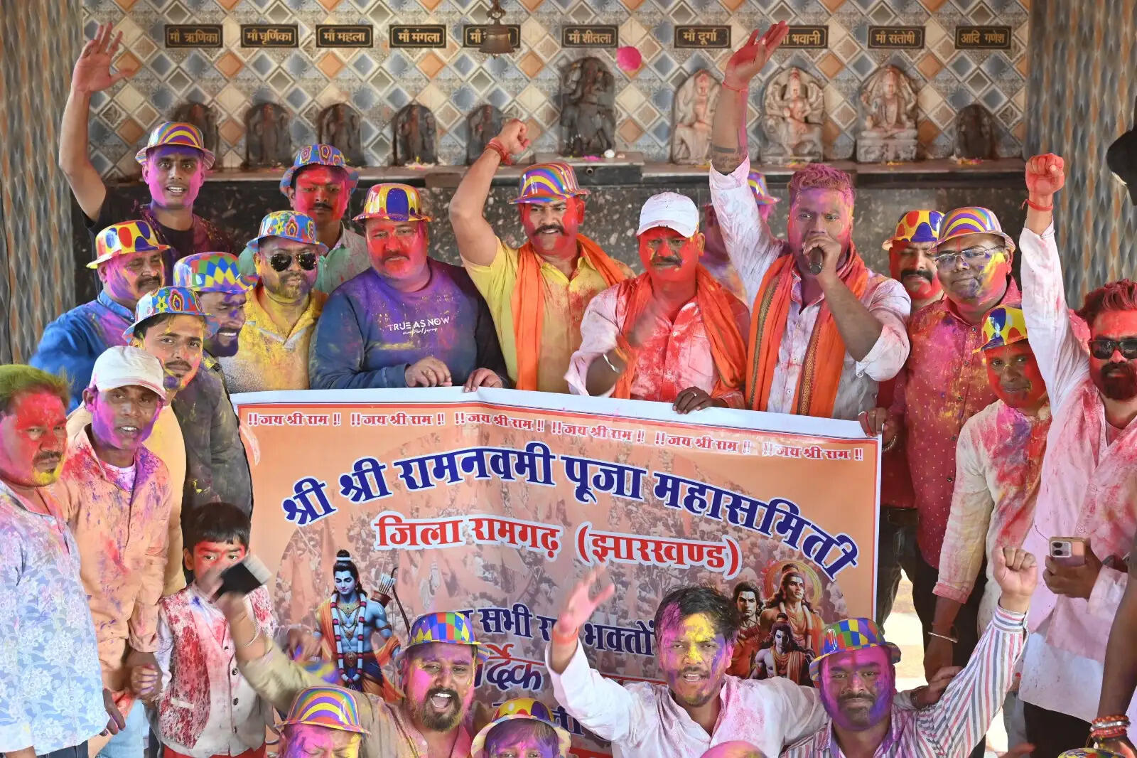 श्री श्री रामनवमी पूजा महासमिति के होली मिलन समारोह उड़े अबीर गुलाल