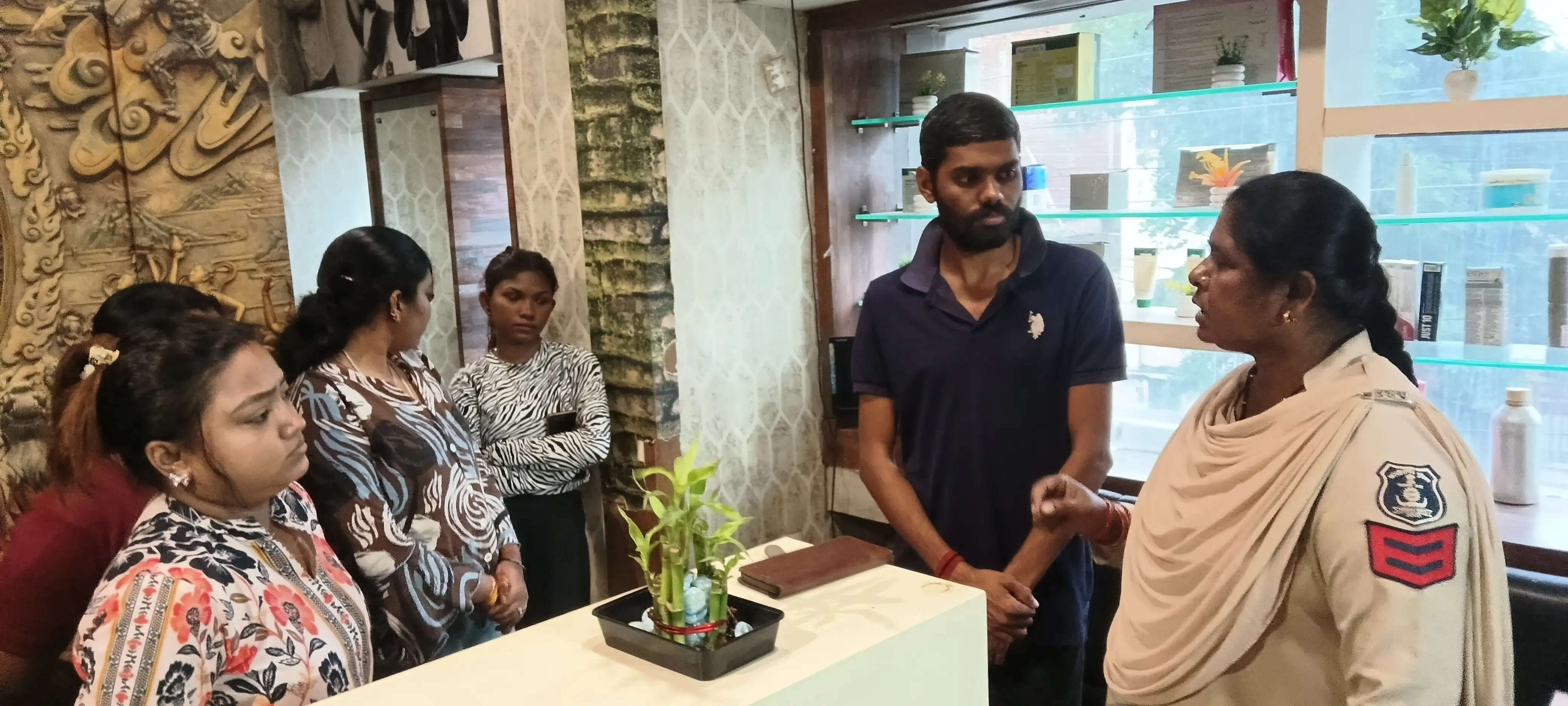रायपुर : 30 स्पा सेंटरों में एक साथ पुलिस की दबिश, सौ से अधिक अधिकारी-कर्मचारियों ने की जांच