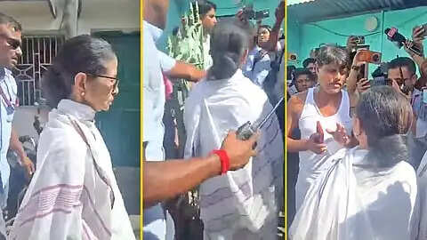 पश्चिम बंगाल में ममता बनर्जी के हलिशहर दौरे पर बवाल, कार पर कीचड़-ईंटें फेंकने का आरोप