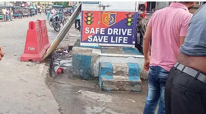 तपन में चार जिंदा बम बरामद, इलाके में दहशत