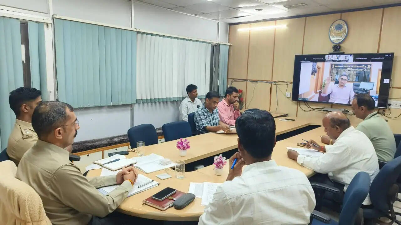 पंचायत चुनाव की तैयारियों की समीक्षा, डूंगरपुर में 4,444 में से 3,447 शस्त्र जमा