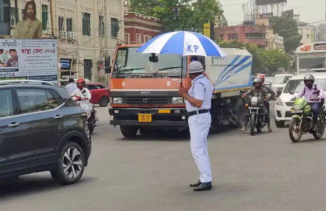 पूजा के मौके पर सुरक्षा के पुख्ता इंतजाम, कोलकाता में 12 हजार पुलिस कर्मियों की तैनाती