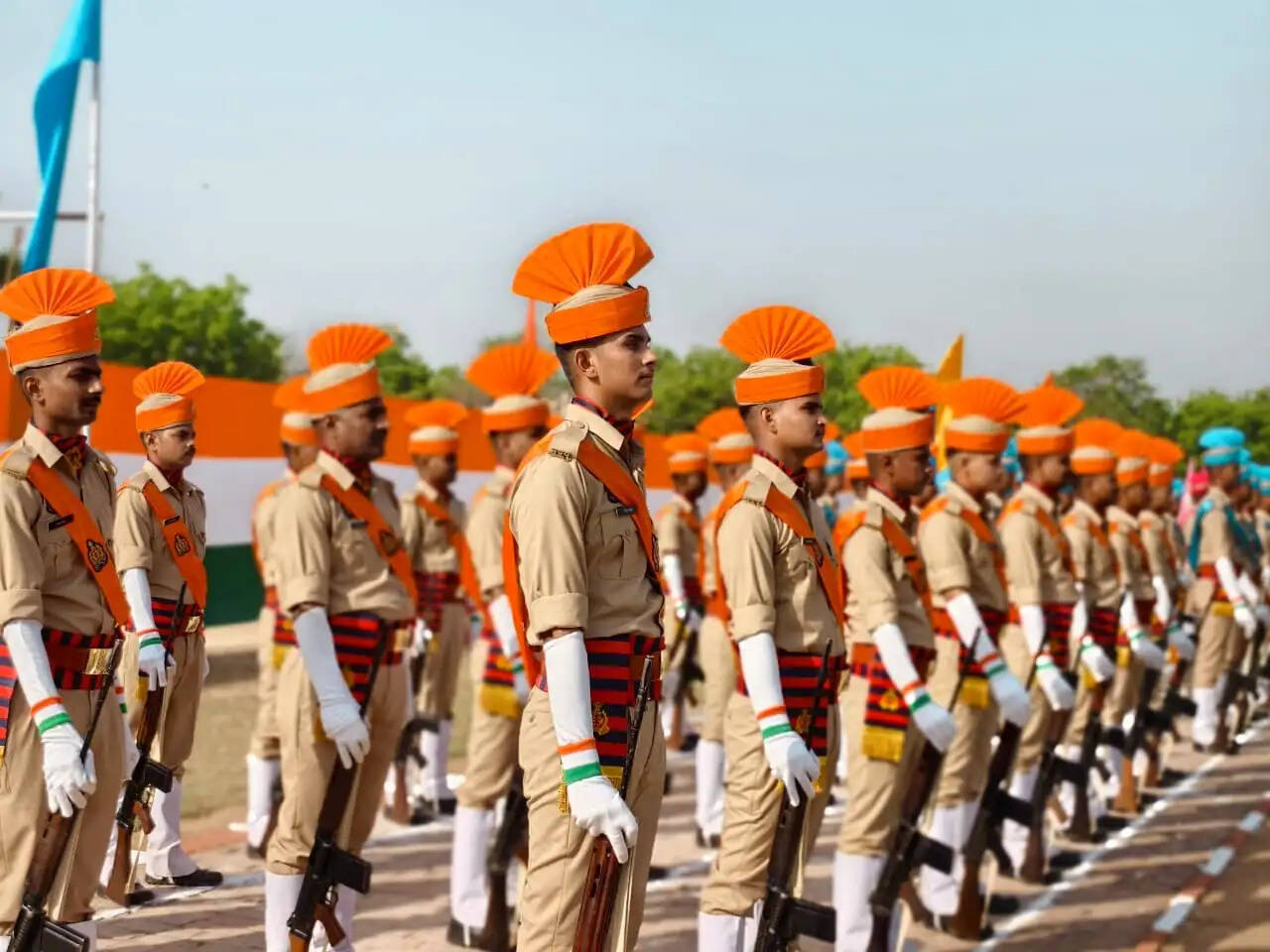 जिलाधिकारी ने दीक्षांत परेड समारोह में ली सलामी, पुलिस अधीक्षक ने दिलाई शपथ