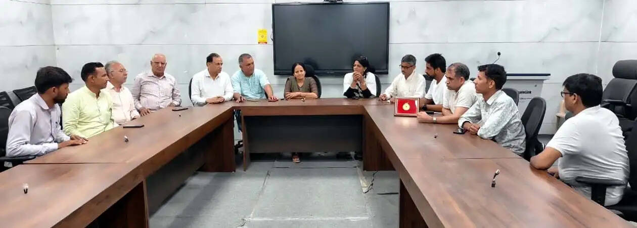 हिसार : छठी जिला योगासन खेल प्रतियोगिता की तैयारियां पूर्ण, समीक्षा बैठक में सौंपी जिम्मेदारियां