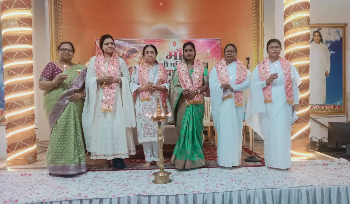 मां के संस्कारों से ही बनता है सुखी और समृद्ध परिवार