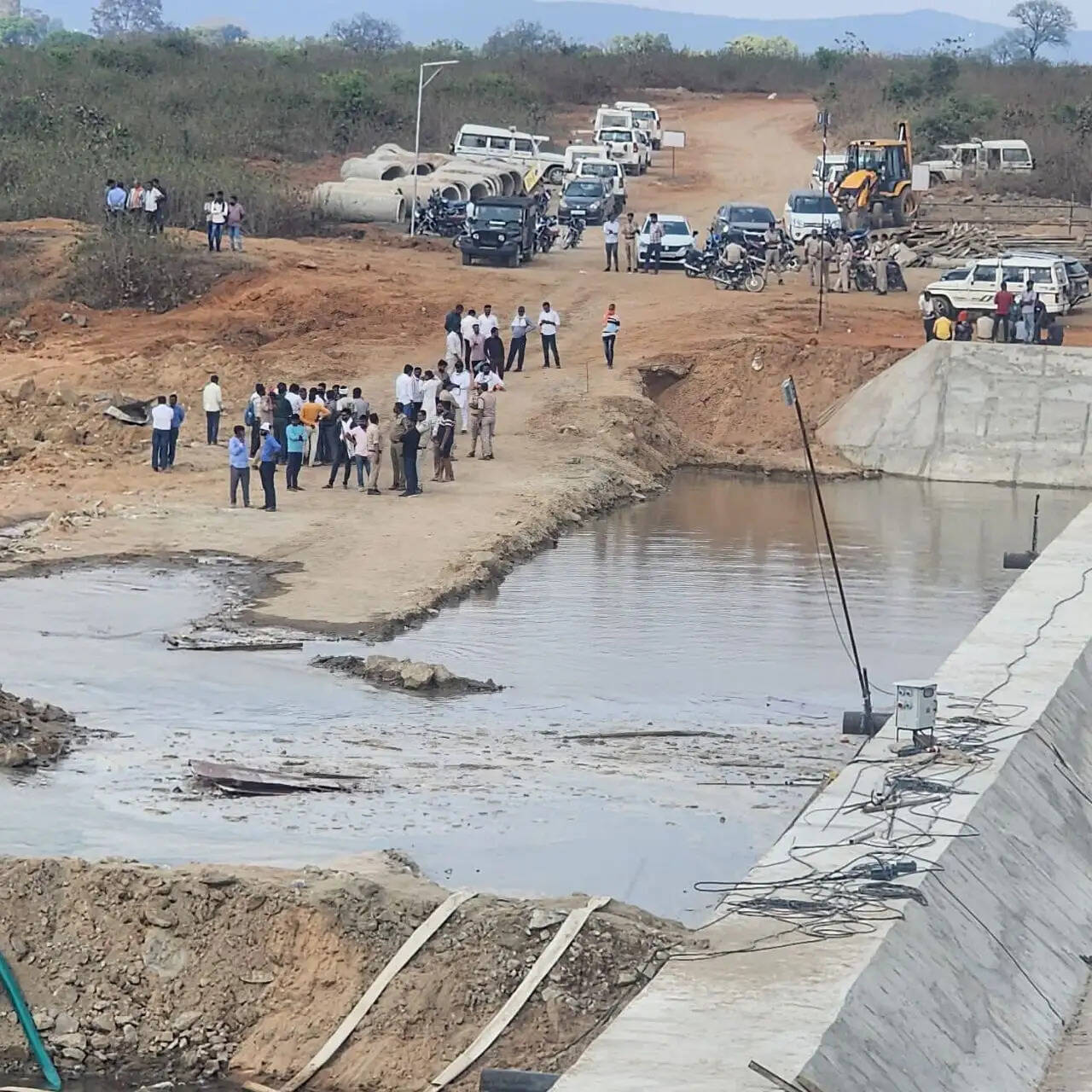 अनूपपुर: अडानी की कंपनी ने केवई नदी पर बांध बना रोका जल प्रवाह, कांग्रेस ने किया प्रदर्शन