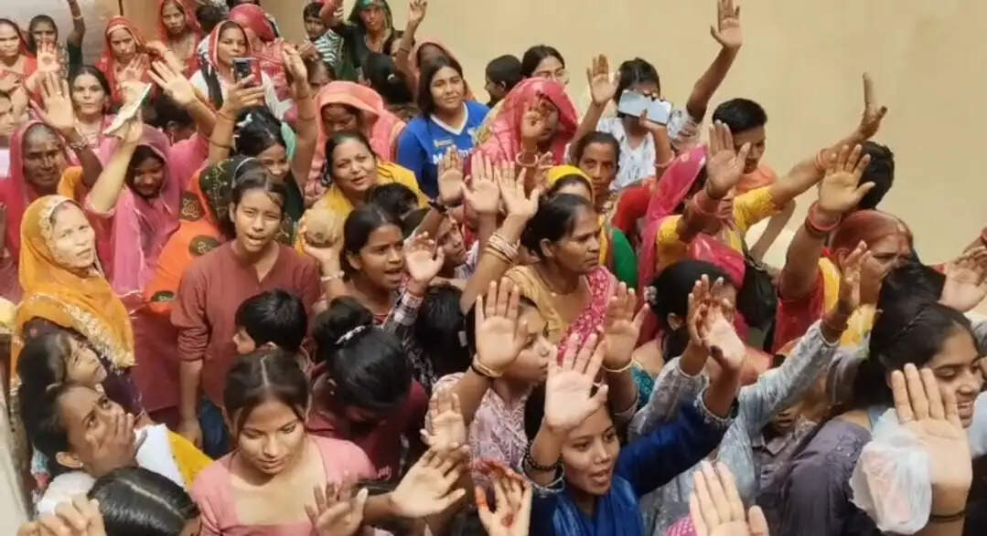 छोटी काशी में नवरात्र का आगाज: माता के मंदिरों में उमड़े श्रद्धालु