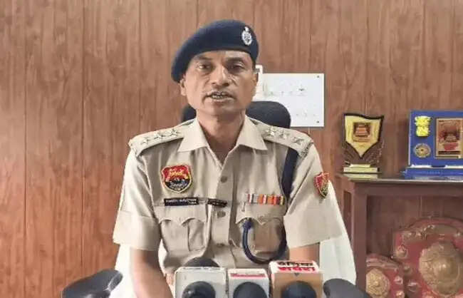 नशा बिक्री के आरोप में नारनाैल थाना का पुलिसकर्मी निलंबित, एसएचओ का तबादला