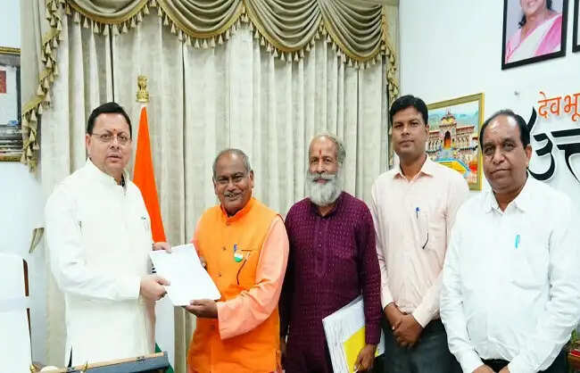 स्वतंत्रता सेनानी उत्तराधिकारी परिवारों के विषयों का प्राथमिकता से परीक्षण होगा : धामी