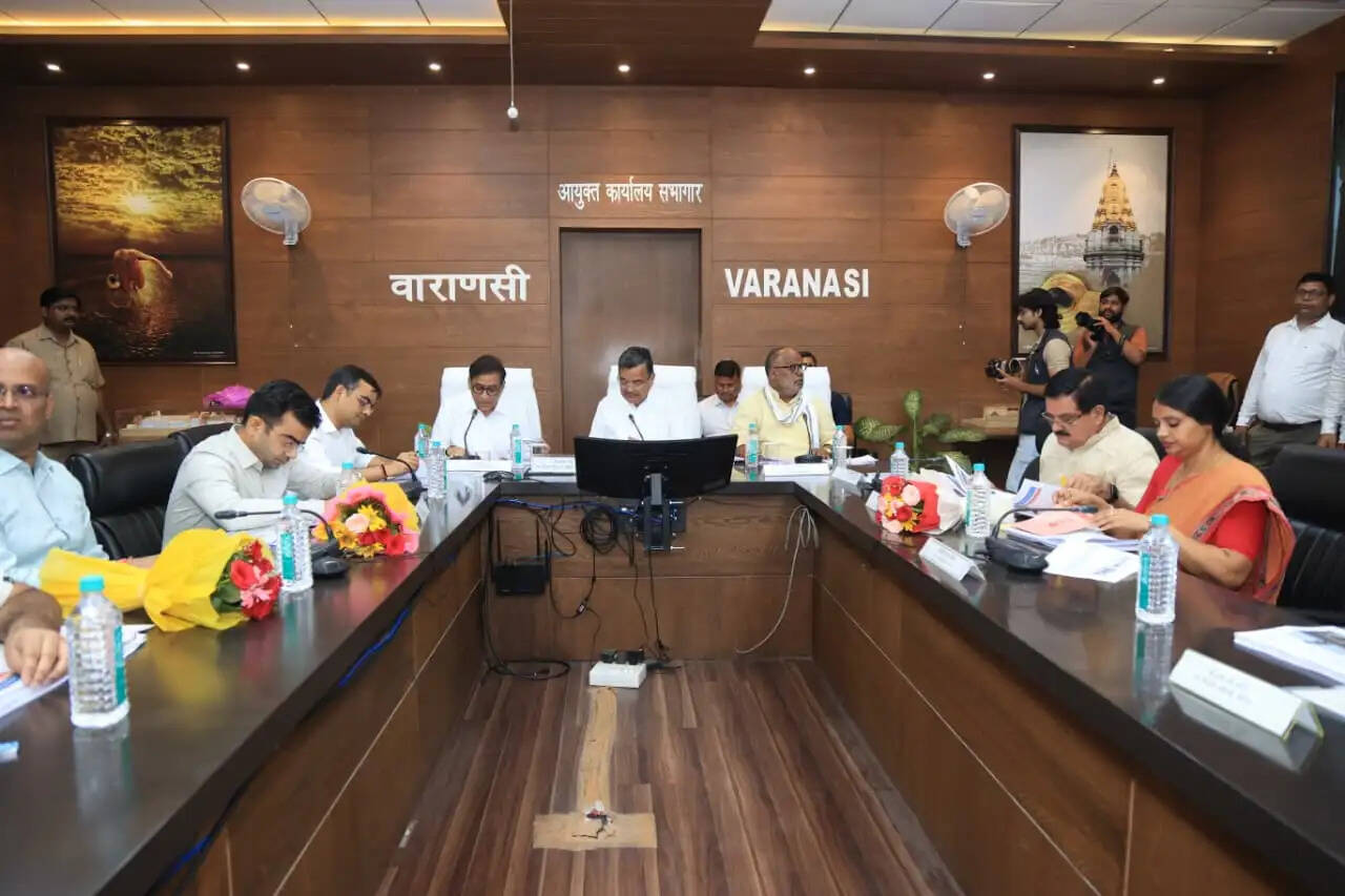 वाराणसी मंडल में पर्यटन विकास को मिलेगी नई उड़ान, लगभग 109 करोड़ रुपये की 36 परियोजनाओं पर मंथन