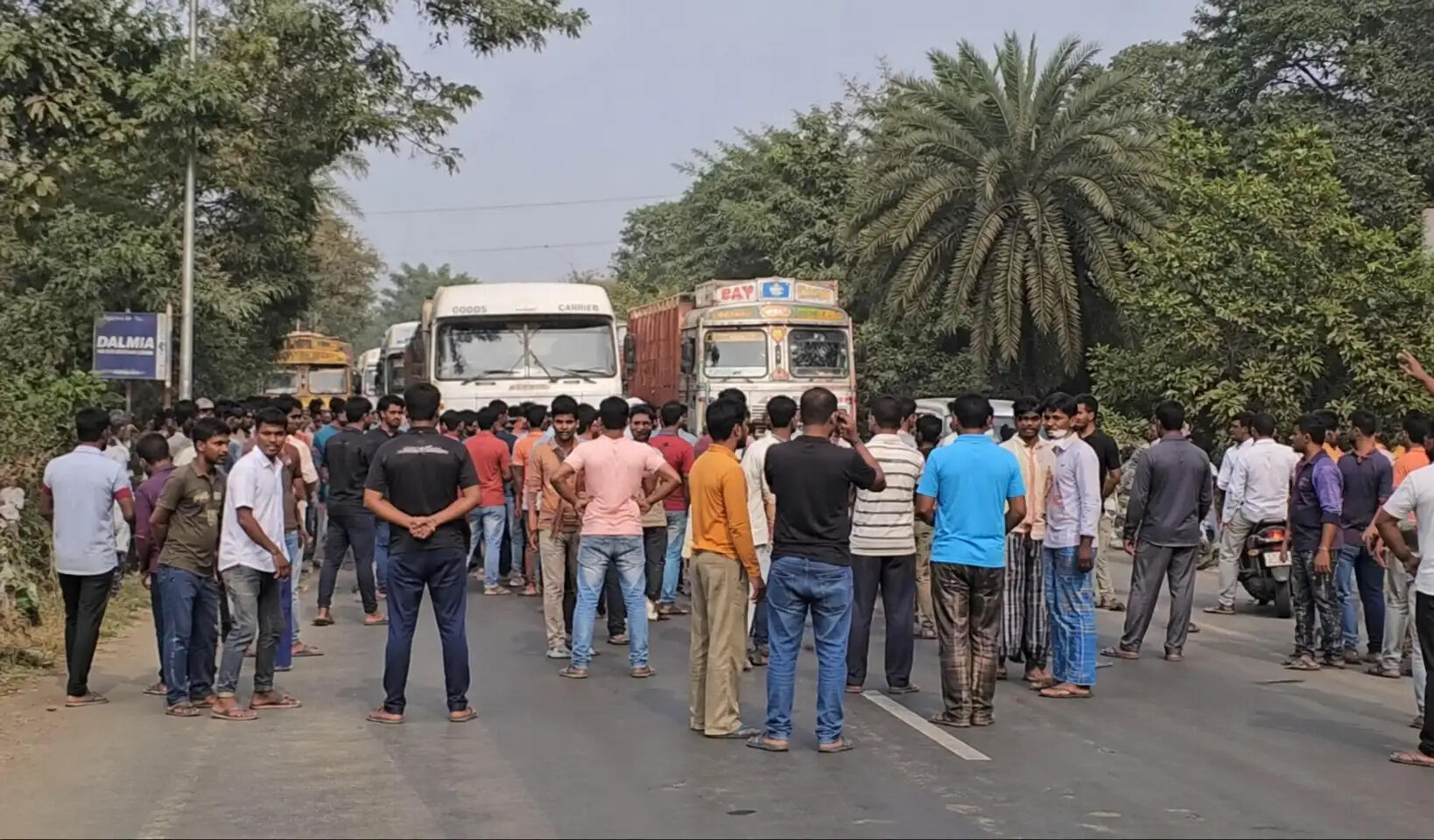महिषादल में हमले के विरोध में पथावरोध