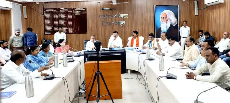 दो पहिया वाहन चालकों को हेलमेट लगाकर चलने के लिए करें प्रेरित : परिवहन मंत्री