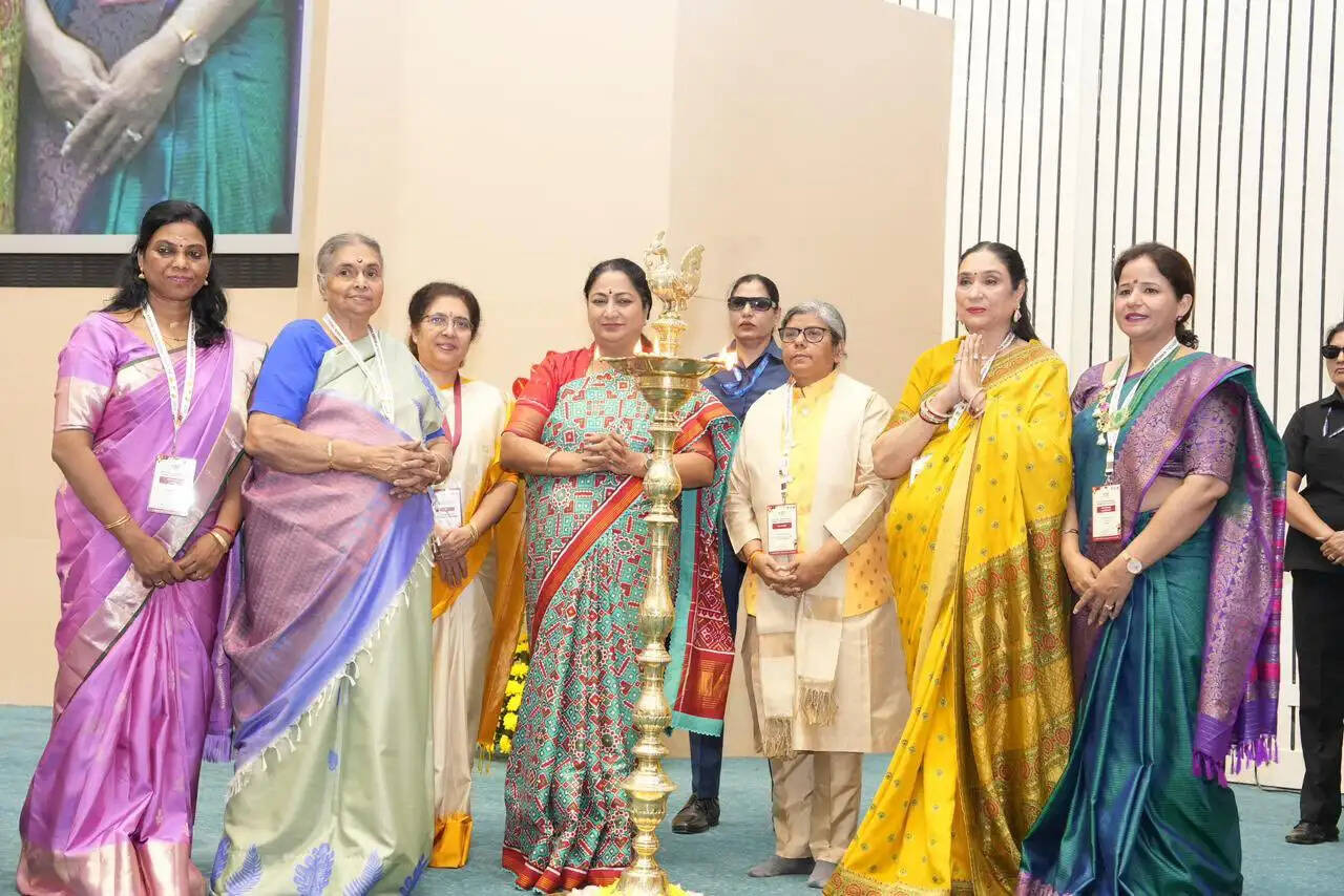 नारी राष्ट्र निर्माण की मजबूत शाक्ति बनकर उभर रही है : रेखा गुप्ता