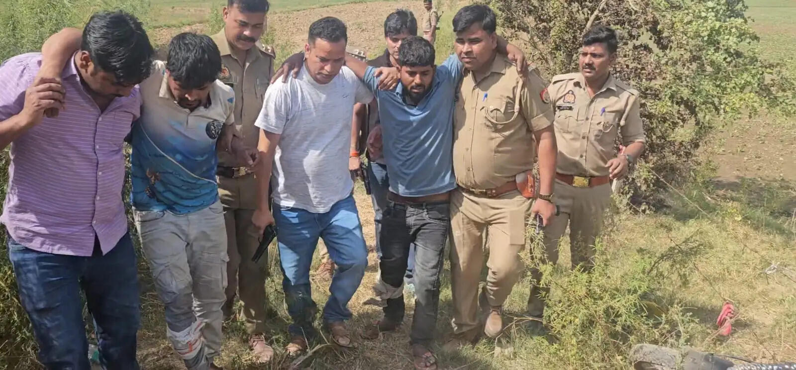 छात्र हत्या मामले में फरार 03 बदमाश पुलिस मुठभेड़ में गिरफ्तार, 02 के पैर में लगी गोली