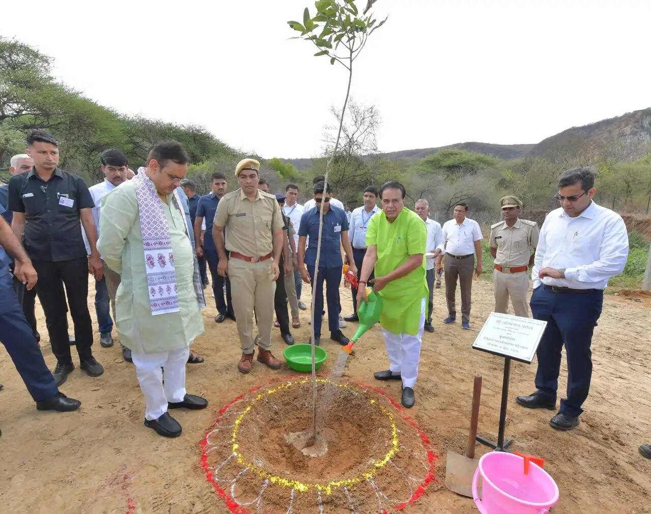 मुख्यमंत्री ने विश्व वानिकी वृक्ष उद्यान में पौधारोपण कर दिया पर्यावरण संरक्षण का संदेश