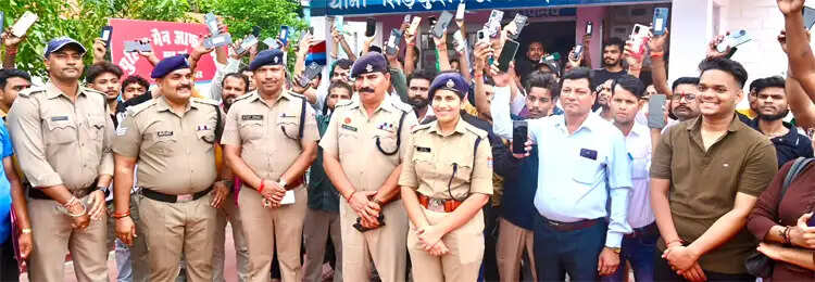 पुलिस का बड़ा तोहफा: 205 खोए मोबाइल लौटाए, 46 लाख से अधिक की संपत्ति बरामद