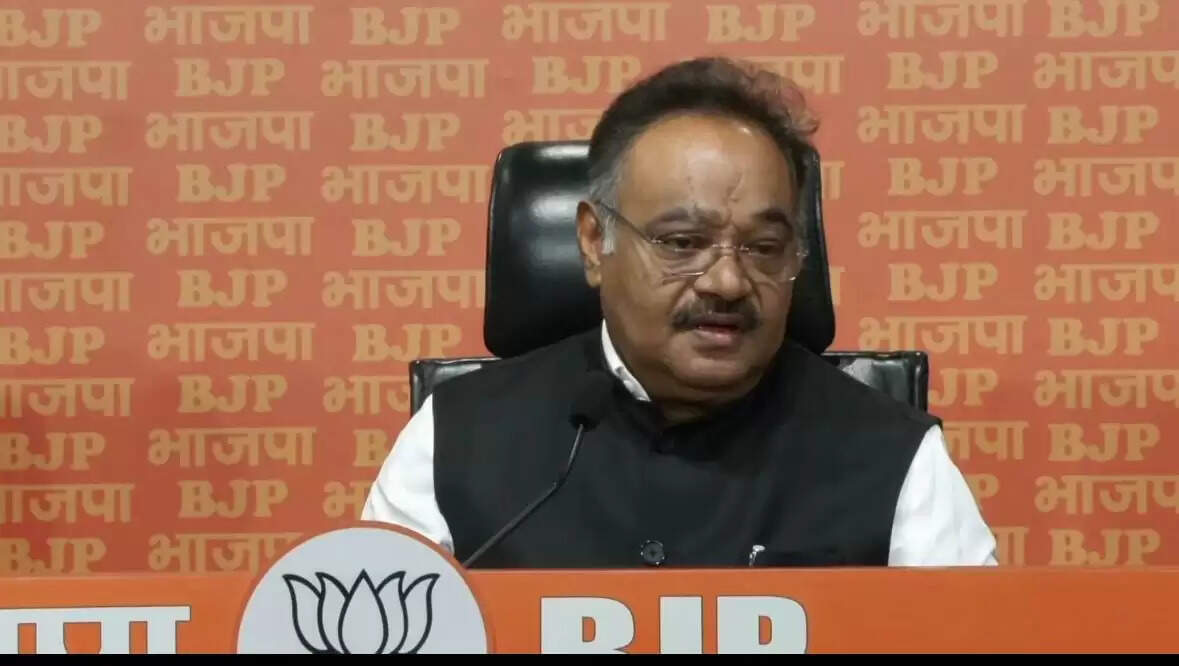 ममता बनर्जी पर भाजपा का निशाना-चुनाव आयोग को खुले तौर पर धमका रही हैं मुख्यमंत्री