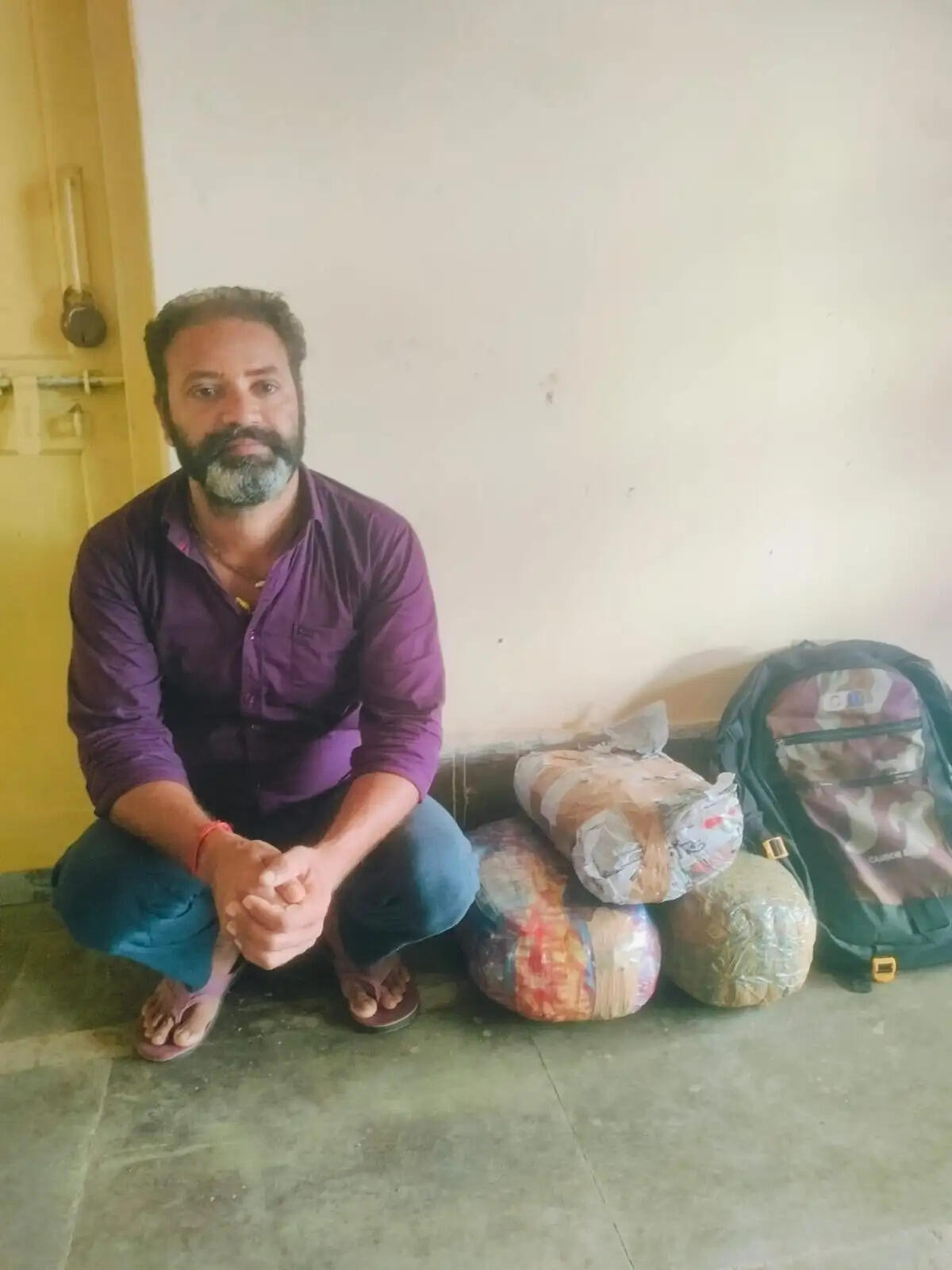 खड़गपुर स्टेशन पर 11.460 किलो गांजा के साथ एक व्यक्ति गिरफ्तार