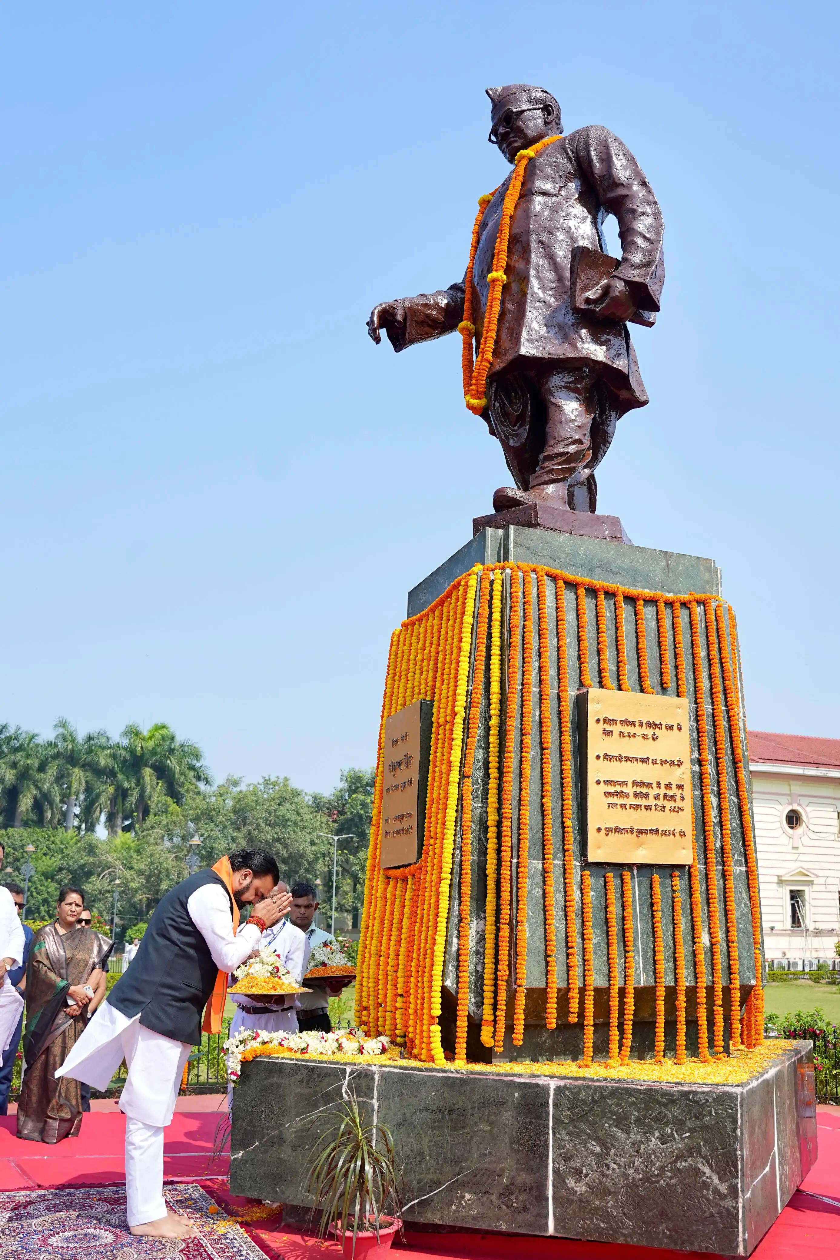 बिहार केसरी श्रीकृष्ण सिंह की जयंती पर राज्यपाल और मुख्यमंत्री ने दी श्रद्धांजलि