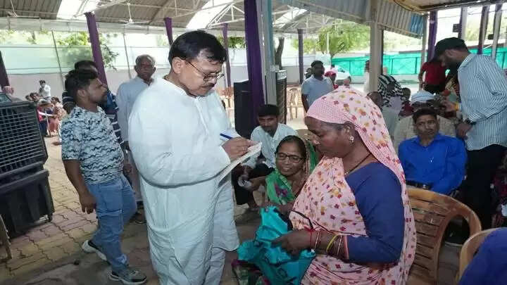 ग्वालियरः ऊर्जा मंत्री तोमर ने जनसुनवाई में किया जन समस्याओं का निराकरण