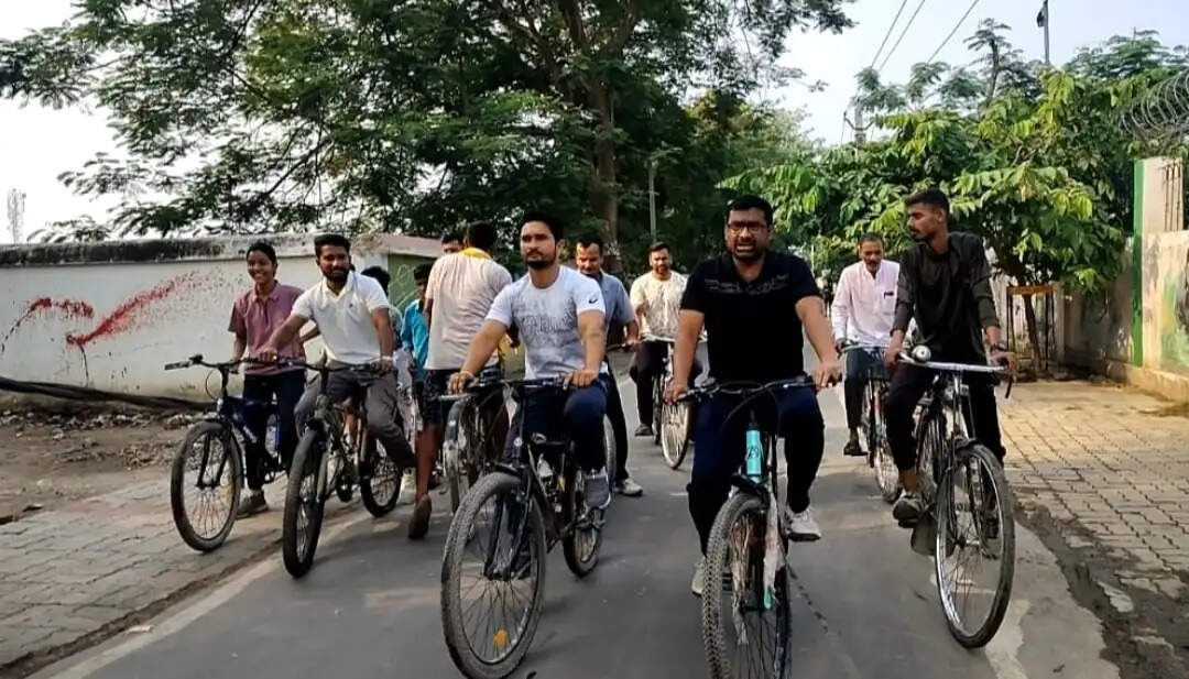 विश्व साइकिलिंग दिवस पर छपरा में साइकिल रैली का आयोजन