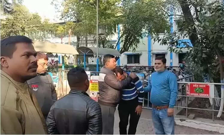 डंपर की चपेट में आने से नाबालिग की मौत