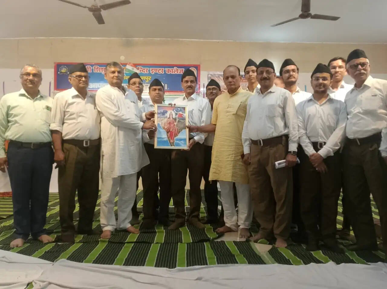 स्वयंसेवकों को प्रेरणा व ऊर्जा देते हैं गीत : श्याम बाबू