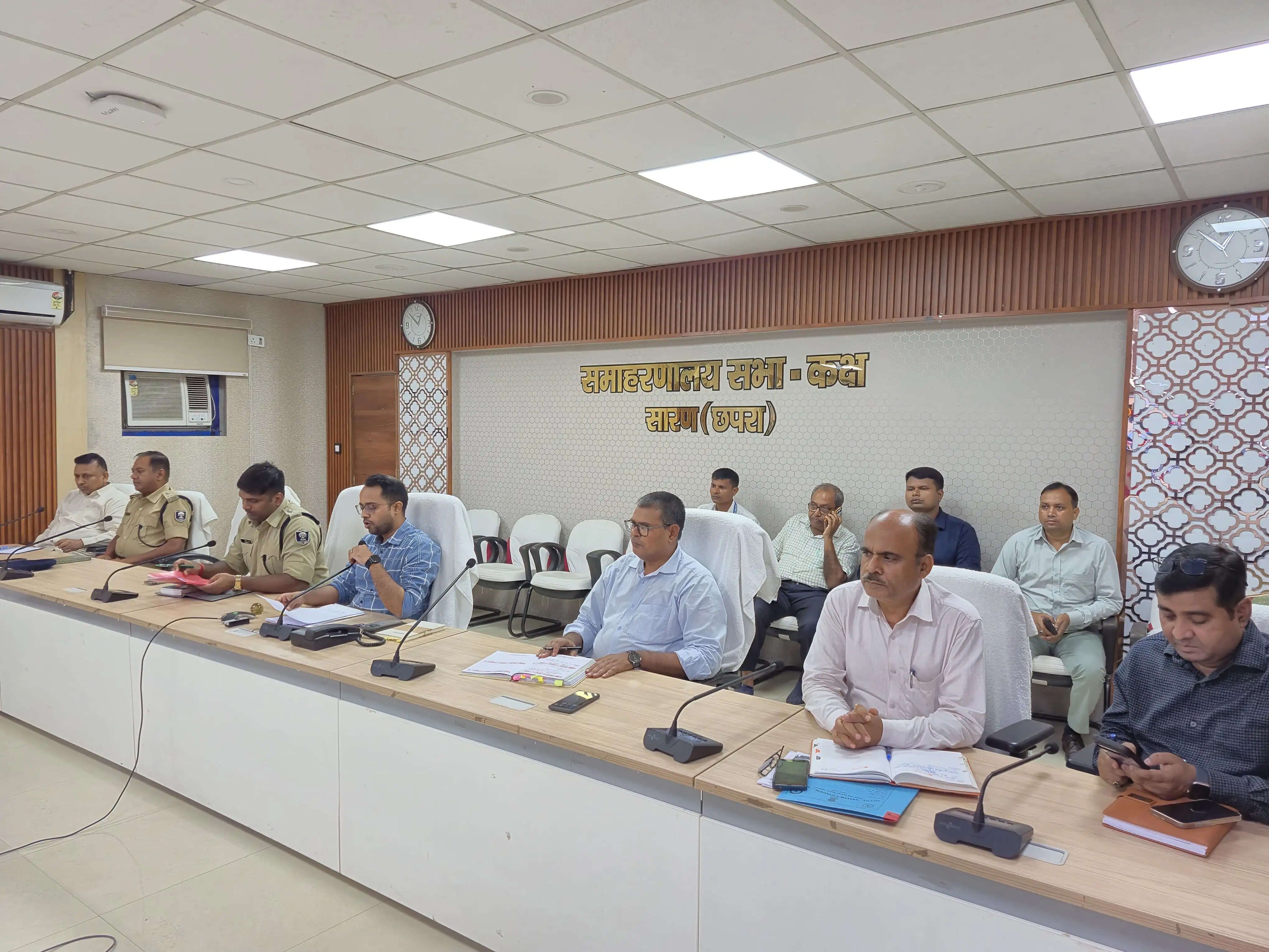 15 दिन में शराब विनष्टीकरण और हफ्ते भर में हो वाहनों का मूल्यांकन: जिलाधिकारी