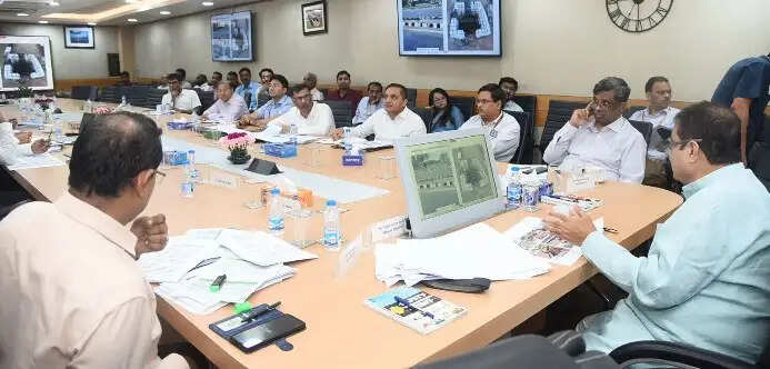 गडकरी ने आंध्र प्रदेश की 8,512 किमी राष्ट्रीय राजमार्ग परियोजनाओं की समीक्षा की