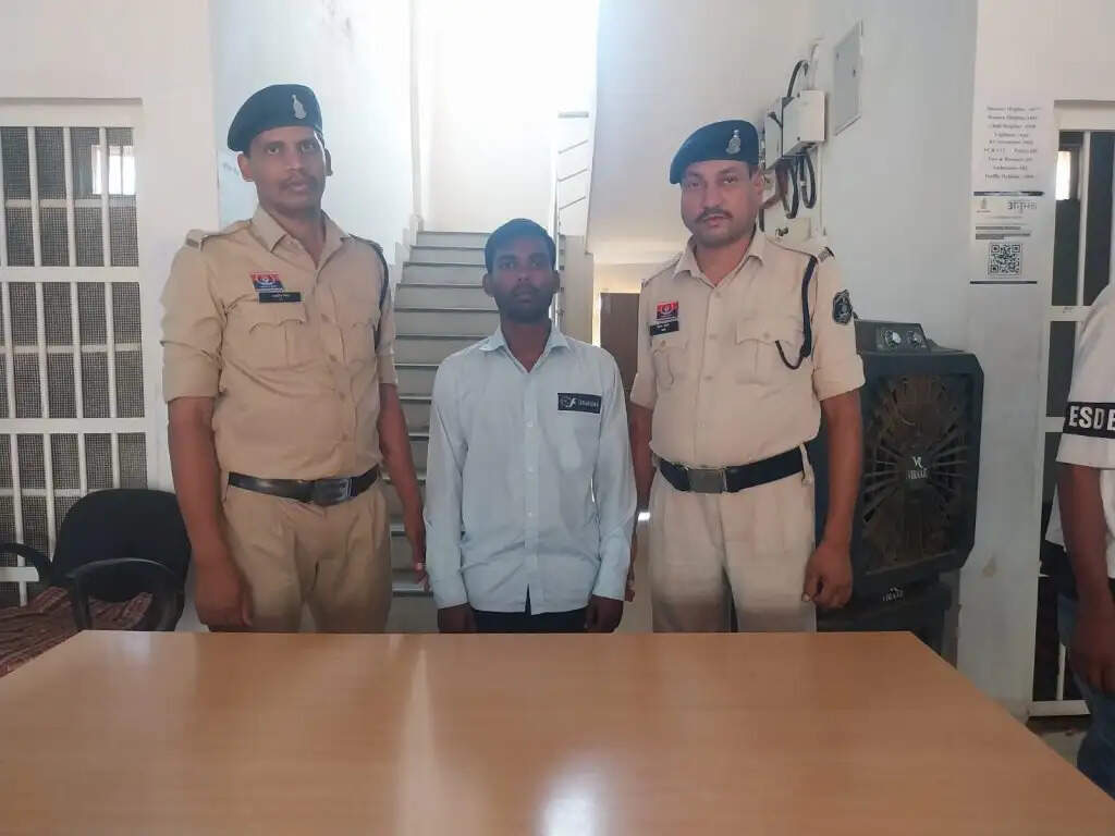 नौकरी दिलाने के नाम पर लाखों रुपये की ठगी, आरोपित लखनऊ से गिरफ्तार