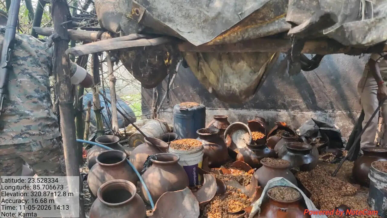 उत्पाद विभाग ने किया 200 लीटर अवैध महुआ शराब बरामद, भट्टियां ध्वस्त