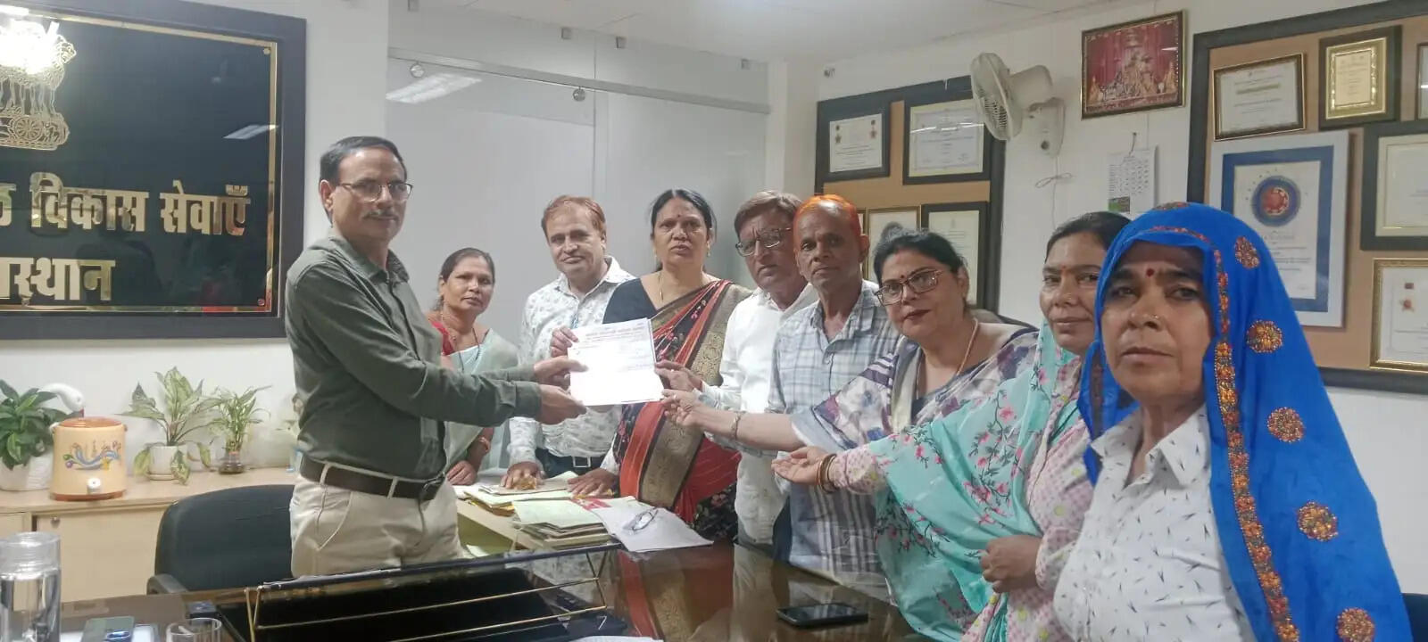 आंगनबाड़ी कर्मियों की समस्याओं पर निदेशक से वार्ता&nbsp;&nbsp;में&nbsp; कई मांगों पर बनी सहमति