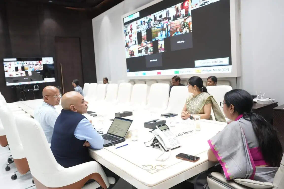 मुख्यमंत्री ने दिल्ली सरकार के निर्णयों को प्रभावी ढंग से लागू करने के दिए निर्देश