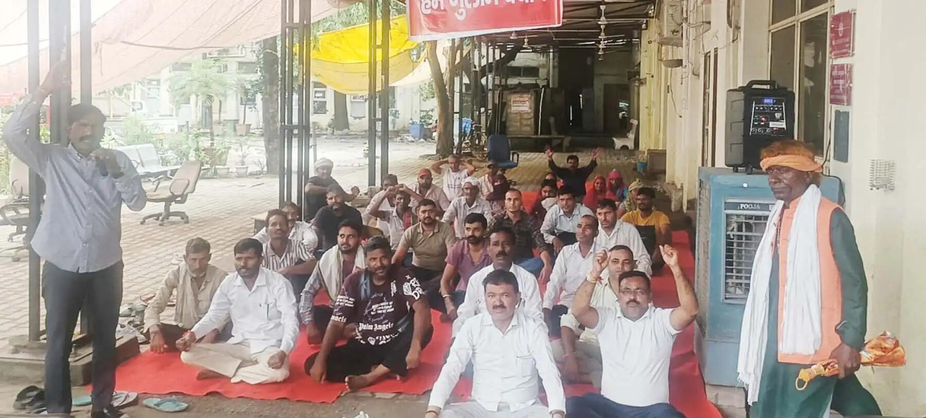 गुरुग्राम: नगर निगम के सफाई कर्मचारियों की हड़ताल तीन दिन और बढ़ी