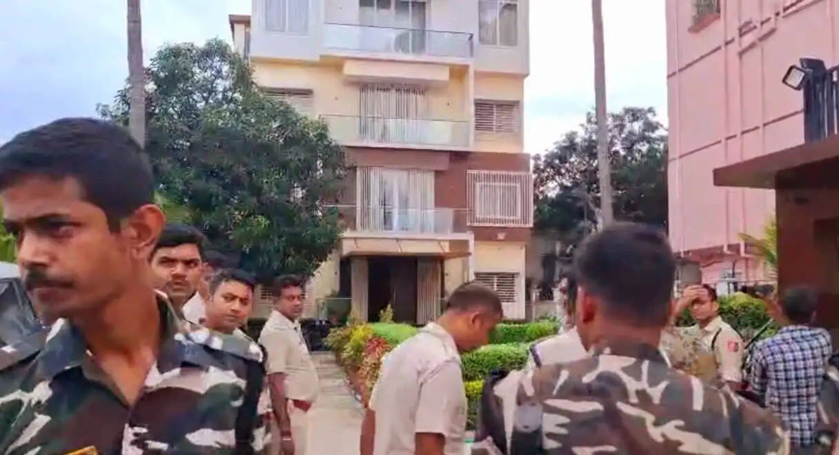 बीरभूम में नगदी और सोना बरामदगी के बाद तृणमूल नेता टुलु मंडल पर शिकंजा कसने में जुटी पुलिस