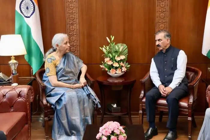 मुख्यमंत्री ने केंद्रीय वित्त मंत्री से की भेंट, स्पेशल सेंट्रल असिस्टेंस के तहत वित्तीय पैकेज प्रदान करने का किया आग्रह