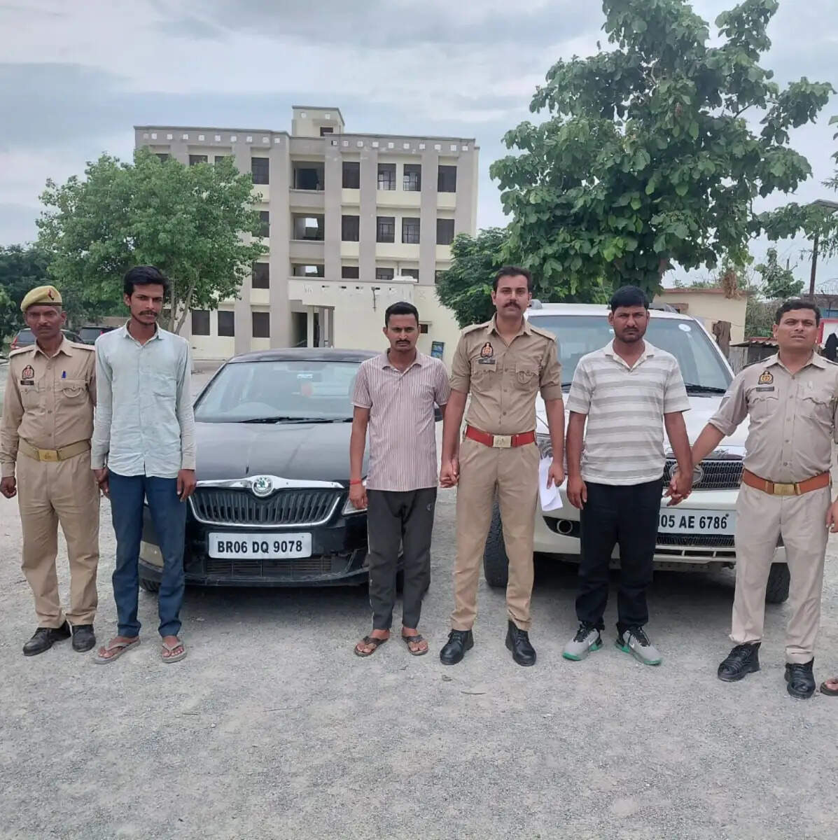 अहरौरा पुलिस ने पकड़ी 20 लाख की अवैध शराब, तीन तस्कर गिरफ्तार