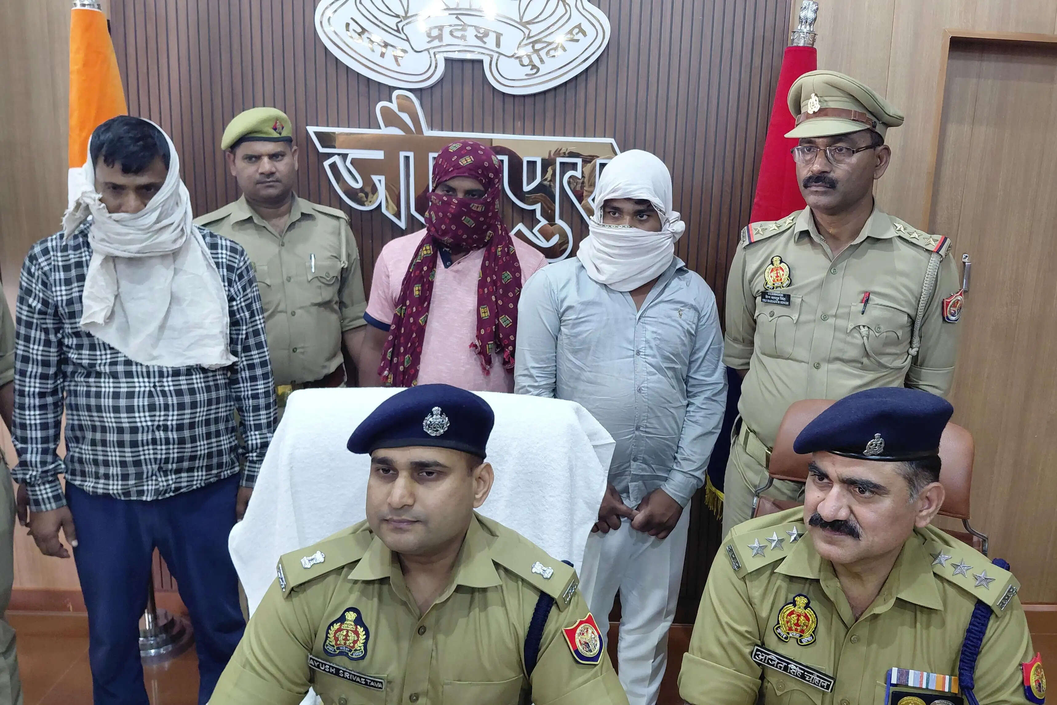 यात्रियों से जहरखुरानी करने वाले पिता-पुत्र समेत तीन गिरफ्तार, झोलाछाप डॉक्टर फरार