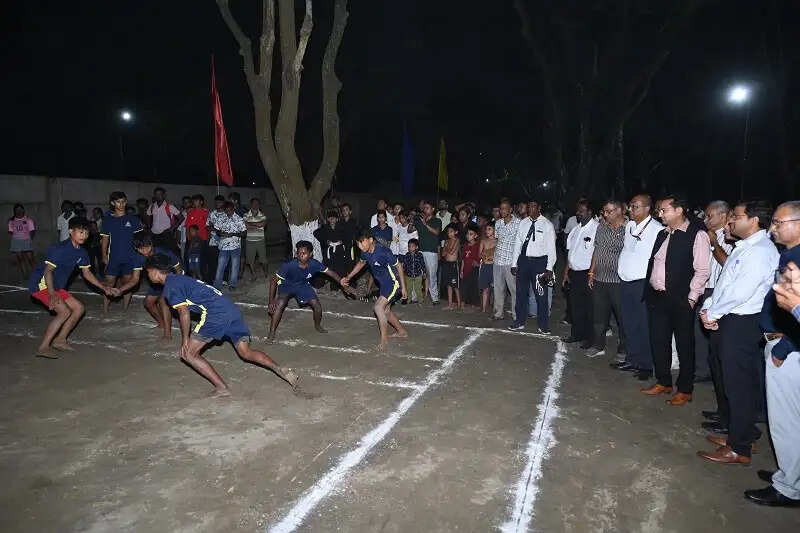 पूसीरे ने पुराने अमीनगांव हेरिटेज स्टेशन पर पारंपरिक खेल केंद्र का किया उद्घाटन