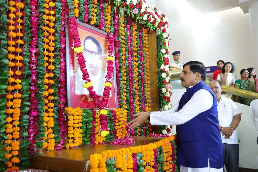 मुख्यमंत्री डॉ. यादव ने पूर्व विधानसभा अध्यक्ष गुलशेर अहमद की जयंती पर की पुष्पांजलि अर्पित