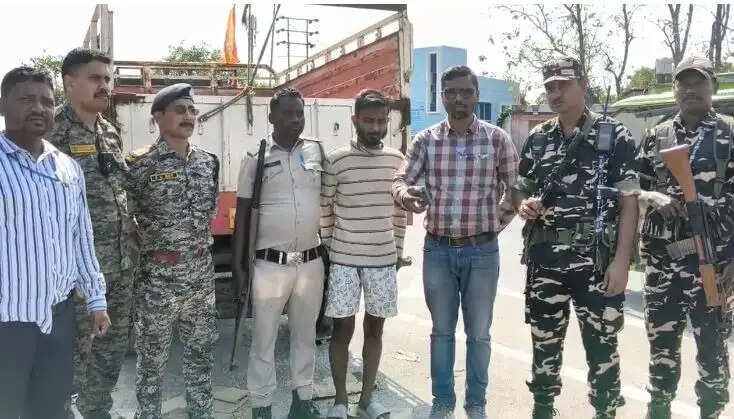 पिकअप वैन से 39 कार्टून विदेशी शराब बरामद, चालक गिरफ्तार