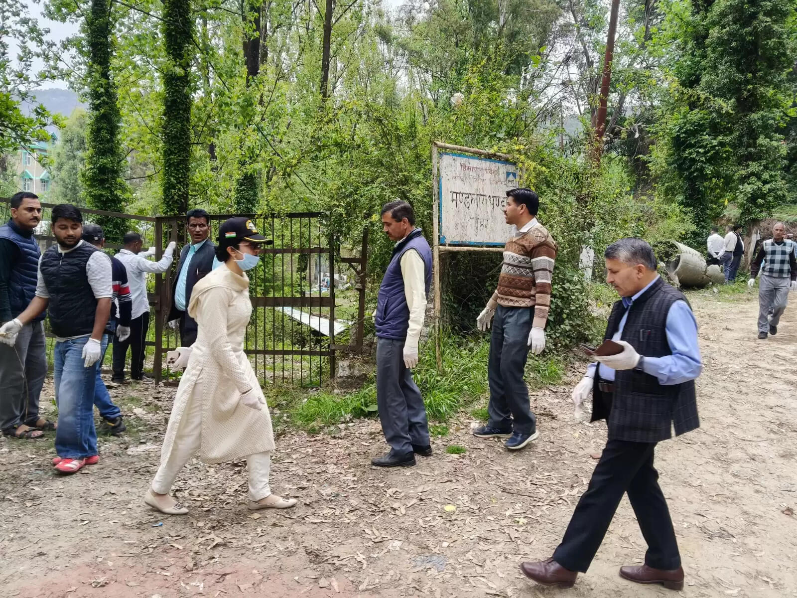 स्वच्छता पखवाड़े का आगाज-अधिकारियों और स्वयंसेवियों ने मिलकर चलाया सफाई अभियान