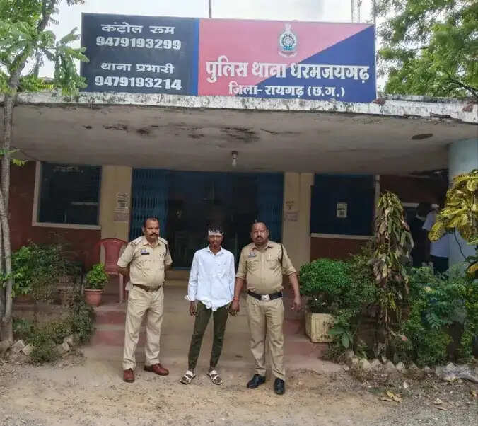 छेड़छाड़ का विरोध करने पर युवती के रिश्तेदार पर चाकू से किया प्राणघातक हमला