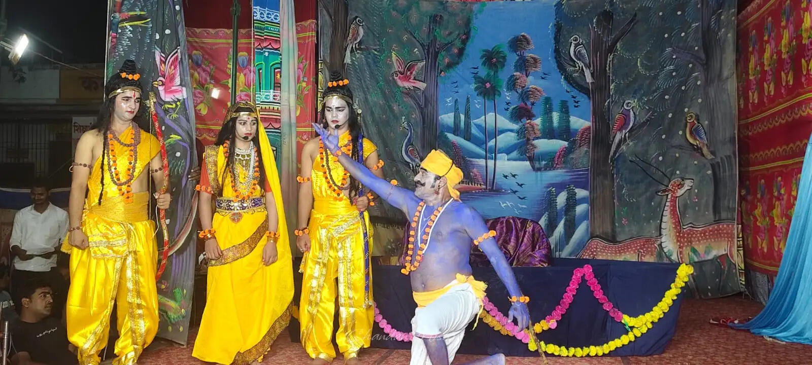 कैकेयी के वरदान से राम को वनवास, दशरथ वियोग के मंचन ने दर्शकों को रुलाया