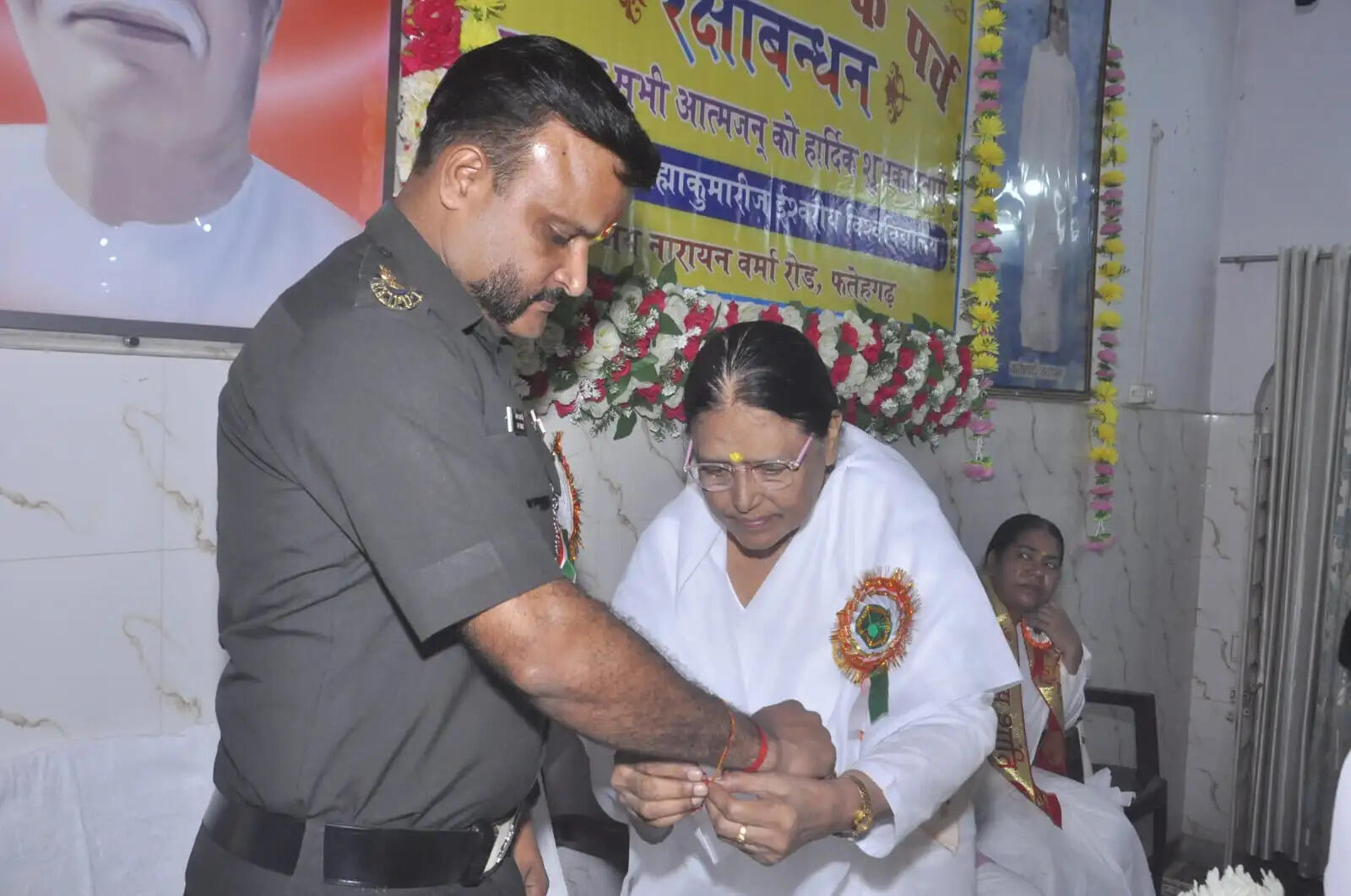 ब्रह्मकुमारी बहनों ने लेफ्टिनेंट कर्नल को राखी बांधी