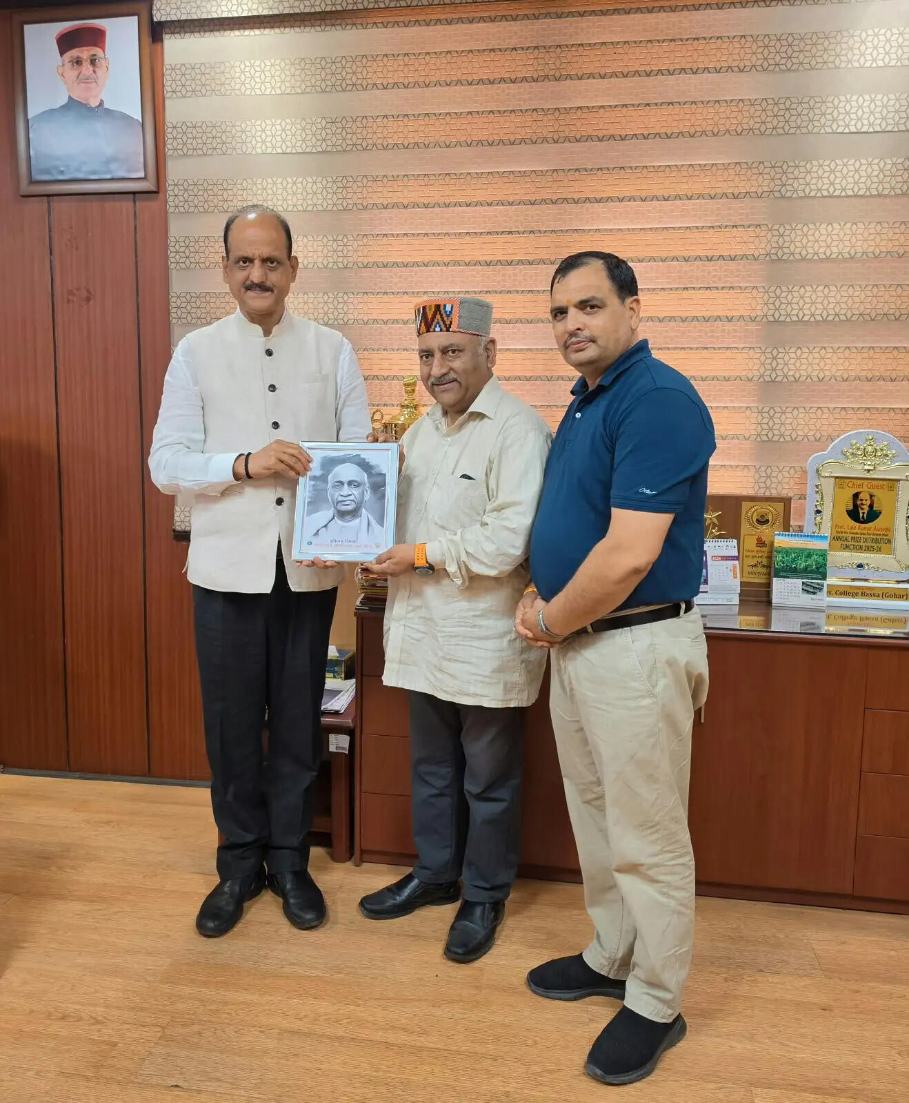 पद्मश्री विजय शर्मा ने एसपीयू के कुलपति आचार्य ललित कुमार अवस्थी से की भेंट