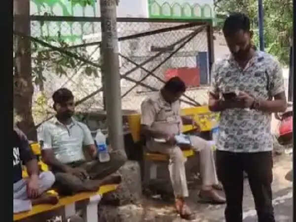 भोपाल: महिला ने फंदे&nbsp;पर&nbsp;झूलकर&nbsp;की आत्महत्या, पति ने रिश्तेदारों पर लगाए गंभीर आरोप